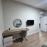 Renovated 2nd Floor Near Center 2 *
