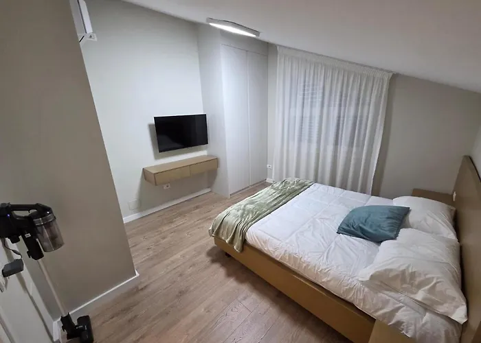 Brand New Modern Apartment, 2 Bedrooms And 2 Bathrooms Lägenhet