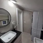 Apartment Renovated 2nd Floor Near Center 2 *
