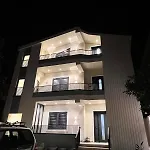 Apartment Renovated 2nd Floor Near Center 2