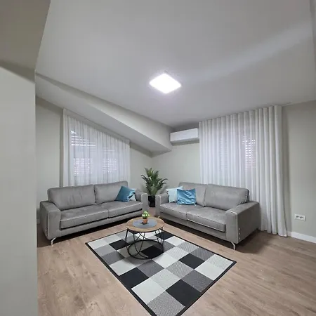 Daire Renovated 2nd Floor Near Center 2