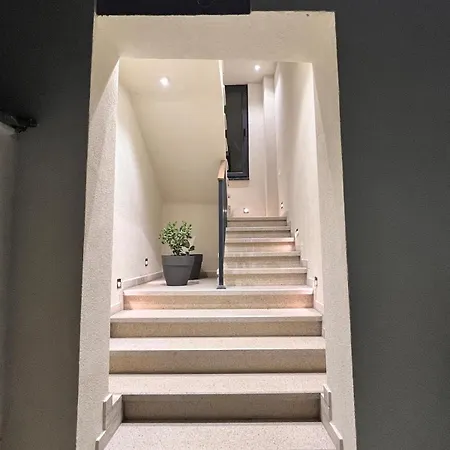 Renovated 2nd Floor Near Center 2 Tiran