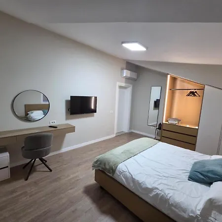 Renovated 2nd Floor Near Center 2 Tiran