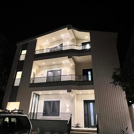 Daire Renovated 2nd Floor Near Center 2