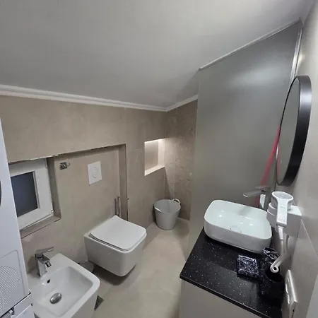 Renovated 2nd Floor Near Center 2 * Tiran