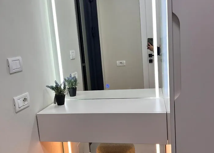 Renovated 2Nd Floor Apt Near City Center Villa 2 Appartamento *
