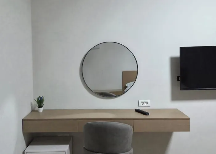 Renovated 2Nd Floor Apt Near City Center Villa 2 *