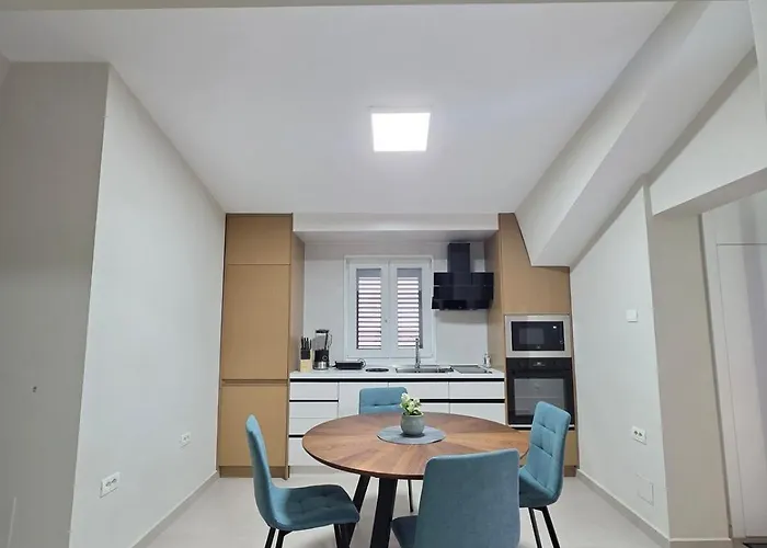 Brand New Modern Apartment, 2 Bedrooms And 2 Bathrooms Apartment *