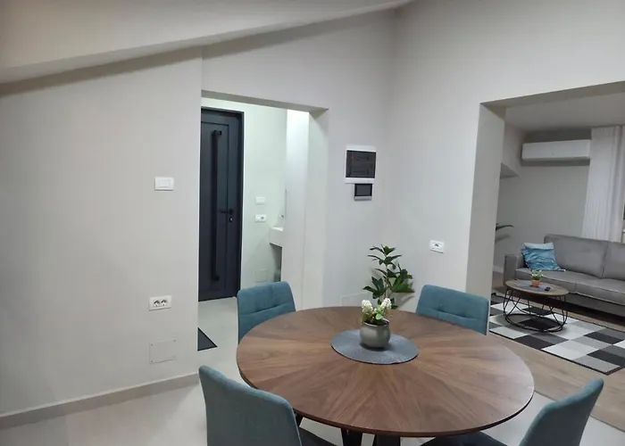 Appartamento Renovated 2Nd Floor Apt Near City Center Villa 2 Tirana