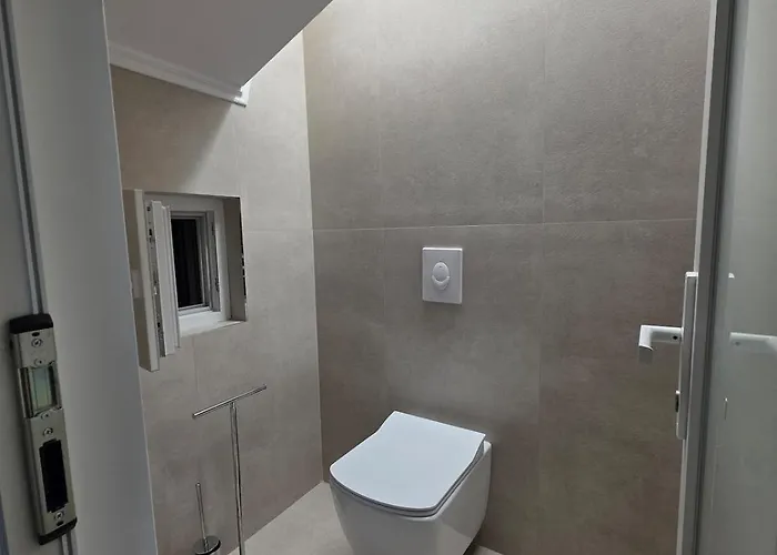Renovated 2Nd Floor Apt Near City Center Villa 2 Appartamento