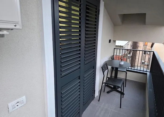 Renovated 2Nd Floor Apt Near City Center Villa 2