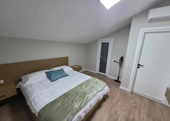 Renovated 2Nd Floor Apt Near City Center Villa 2 Appartamento