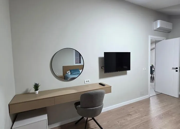 Renovated 2Nd Floor Apt Near City Center Villa 2 *